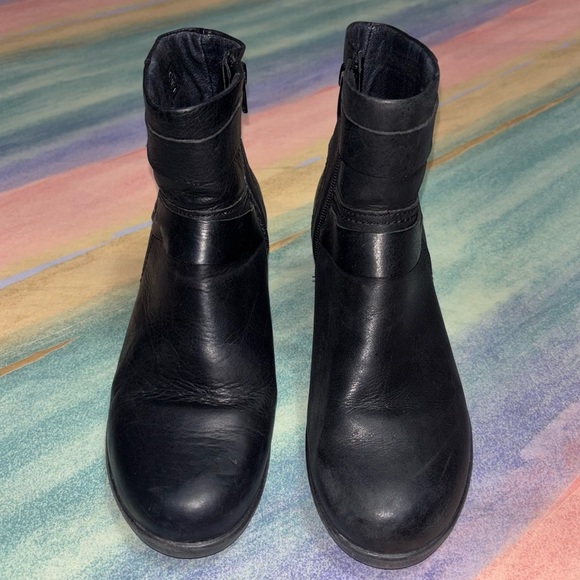 KEEN Women's Black Leather Side Zip Kate Wedge Ankle Boots Size 8 - Picture 3 of 10
